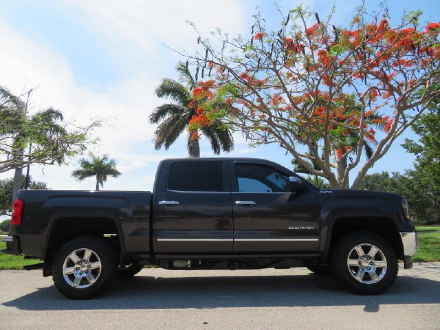 2014 /Black GMC Sierra 1500 SLT Crew Cab 2WD (3GTP1VEC2EG) with an 5.3L V8 OHV 16V engine, 6-Speed Automatic transmission, located at 4301 Oak Circle #19, Boca Raton, FL, 33431, (954) 561-2499, 26.388861, -80.084038 - Photo#23